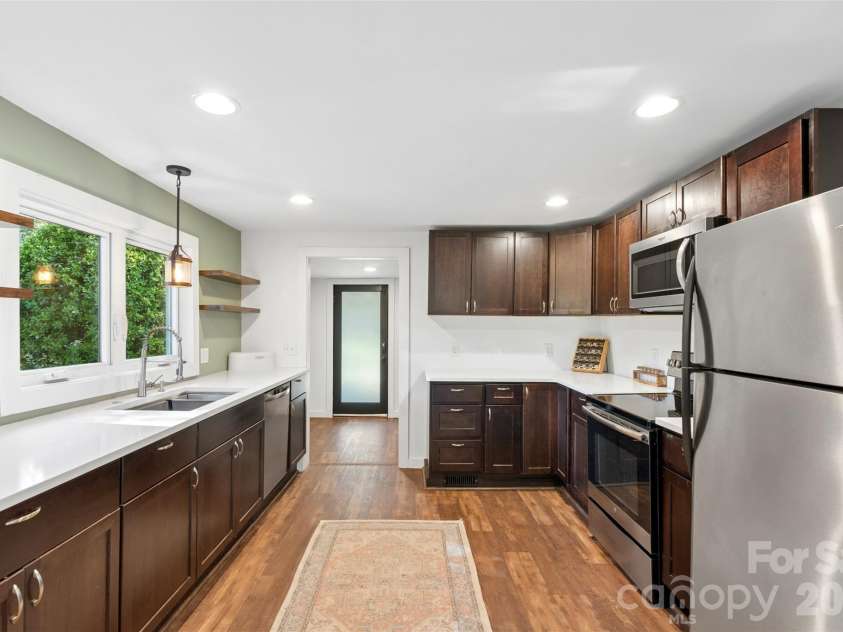 39 Wyatt Street, Asheville, NC 28803.  MLS# CAR4420153, YatesRealty ID 48865. 