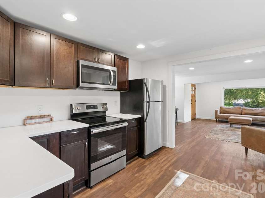 39 Wyatt Street, Asheville, NC 28803.  MLS# CAR4420153, YatesRealty ID 48865. 