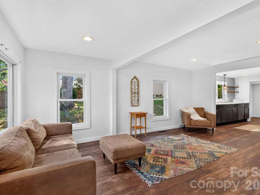 39 Wyatt Street, Asheville, NC 28803.  MLS# CAR4420153, YatesRealty ID 48865. 
