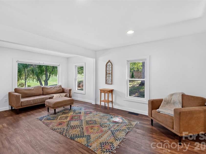 39 Wyatt Street, Asheville, NC 28803.  MLS# CAR4420153, YatesRealty ID 48865. 