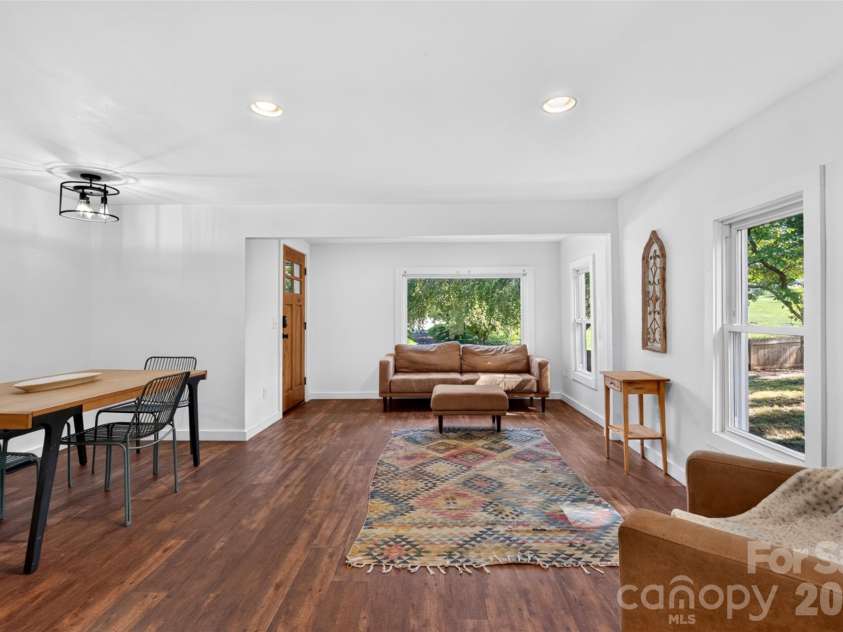 39 Wyatt Street, Asheville, NC 28803.  MLS# CAR4420153, YatesRealty ID 48865. 