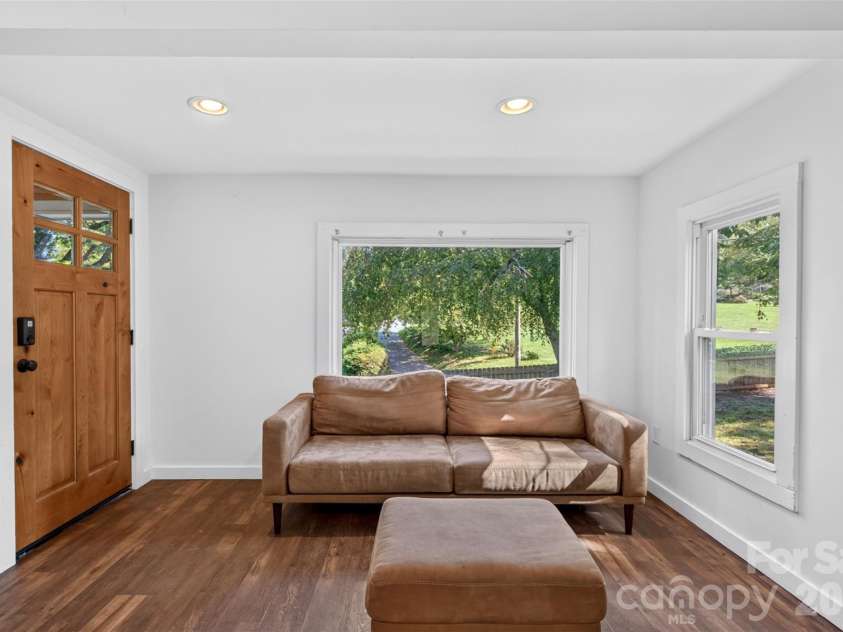 39 Wyatt Street, Asheville, NC 28803.  MLS# CAR4420153, YatesRealty ID 48865. 