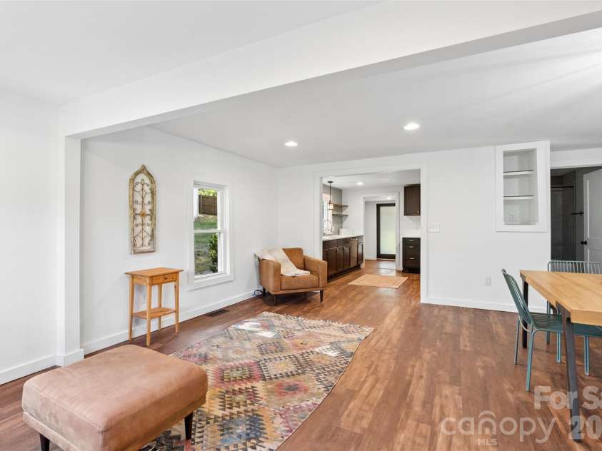 39 Wyatt Street, Asheville, NC 28803.  MLS# CAR4420153, YatesRealty ID 48865. 
