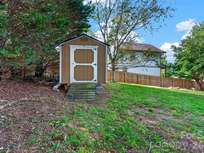 39 Wyatt Street, Asheville, NC 28803.  MLS# CAR4420153, YatesRealty ID 48865. 
