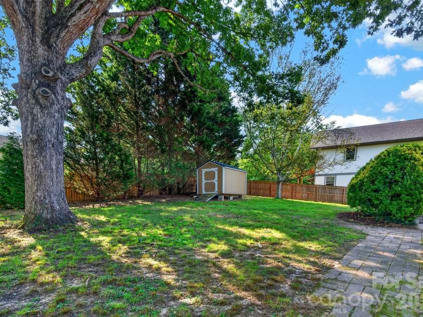 39 Wyatt Street, Asheville, NC 28803.  MLS# CAR4420153, YatesRealty ID 48865. 