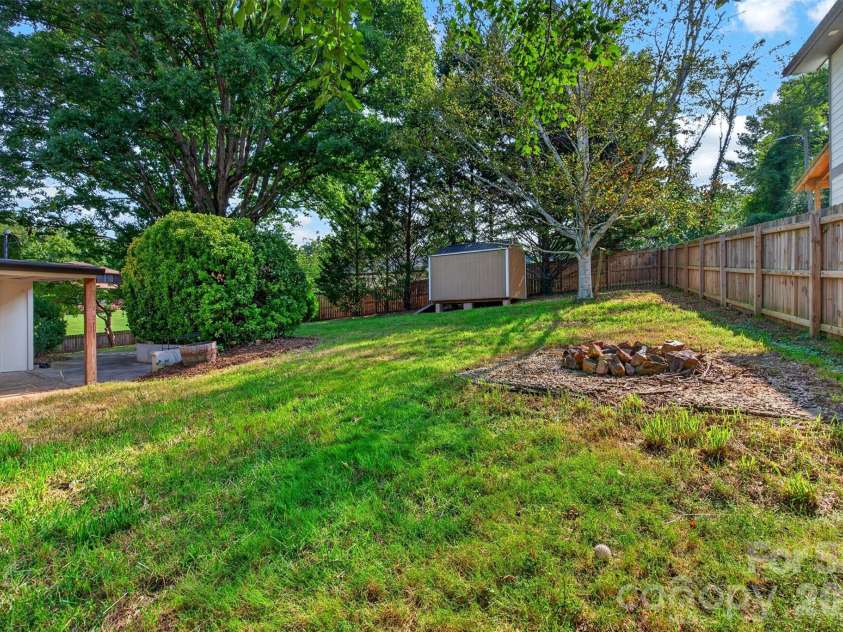 39 Wyatt Street, Asheville, NC 28803.  MLS# CAR4420153, YatesRealty ID 48865. 