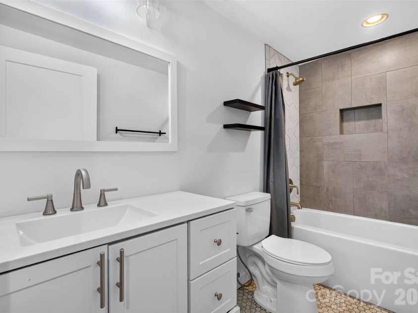 39 Wyatt Street, Asheville, NC 28803.  MLS# CAR4420153, YatesRealty ID 48865. Guest Bathroom