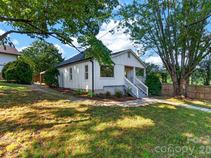 39 Wyatt Street, Asheville, NC 28803.  MLS# CAR4420153, YatesRealty ID 48865. Large Corner Lot