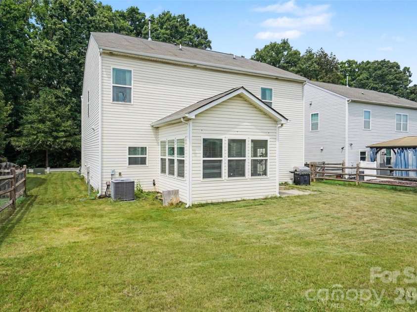 3604 Exbury Gardens Drive, Waxhaw, NC 28173.  MLS# CAR4421687, YatesRealty ID 48866. 