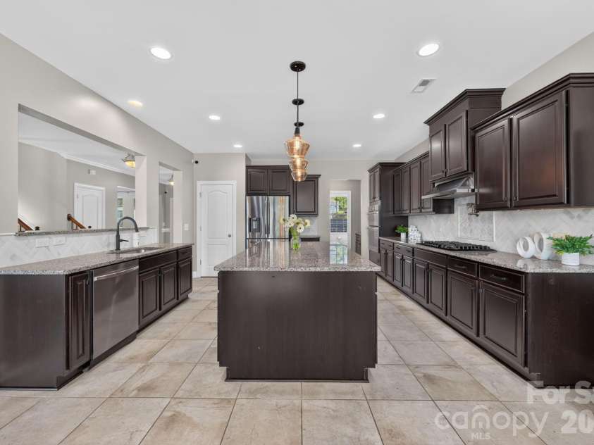 15110 Brannock Hills Drive, Charlotte, NC 28278.  MLS# CAR4420573, YatesRealty ID 48868. 