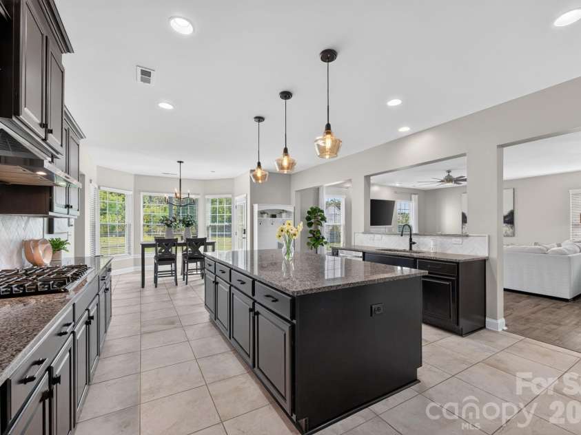 15110 Brannock Hills Drive, Charlotte, NC 28278.  MLS# CAR4420573, YatesRealty ID 48868. 
