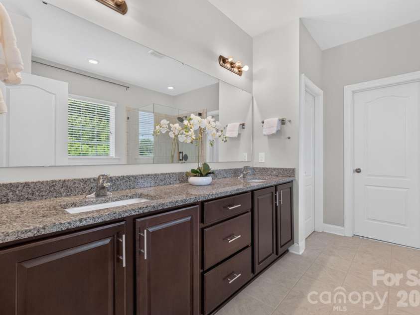 15110 Brannock Hills Drive, Charlotte, NC 28278.  MLS# CAR4420573, YatesRealty ID 48868. 