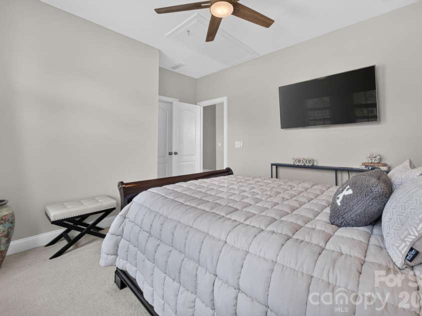 15110 Brannock Hills Drive, Charlotte, NC 28278.  MLS# CAR4420573, YatesRealty ID 48868. 