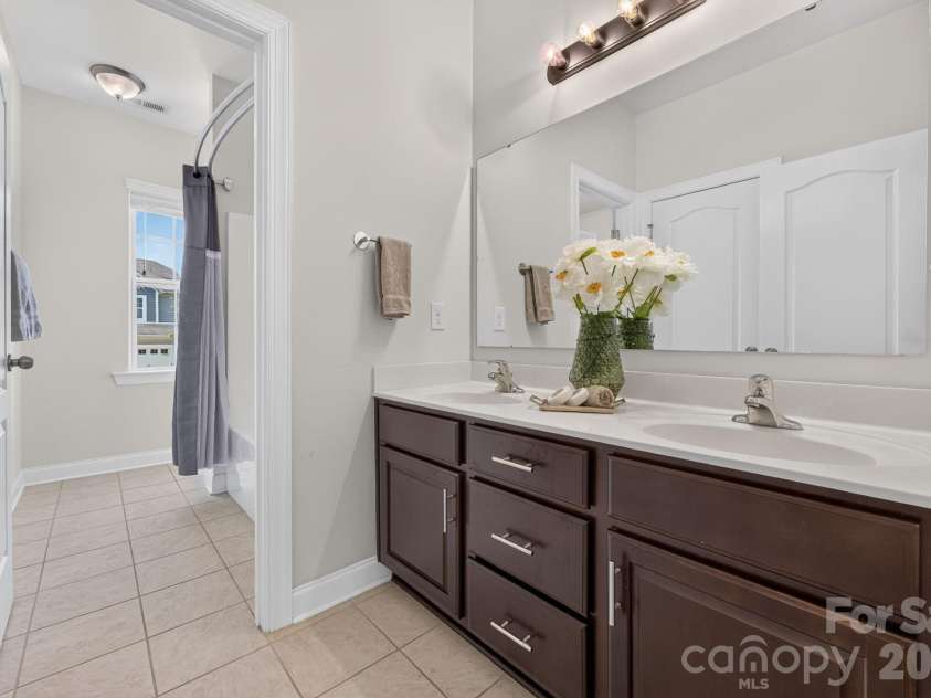 15110 Brannock Hills Drive, Charlotte, NC 28278.  MLS# CAR4420573, YatesRealty ID 48868. 