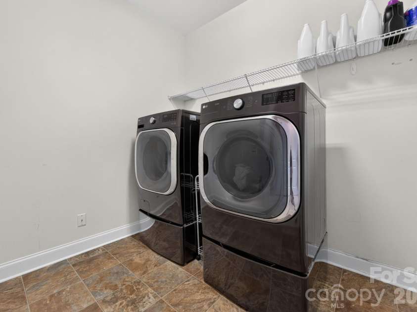 15110 Brannock Hills Drive, Charlotte, NC 28278.  MLS# CAR4420573, YatesRealty ID 48868. 