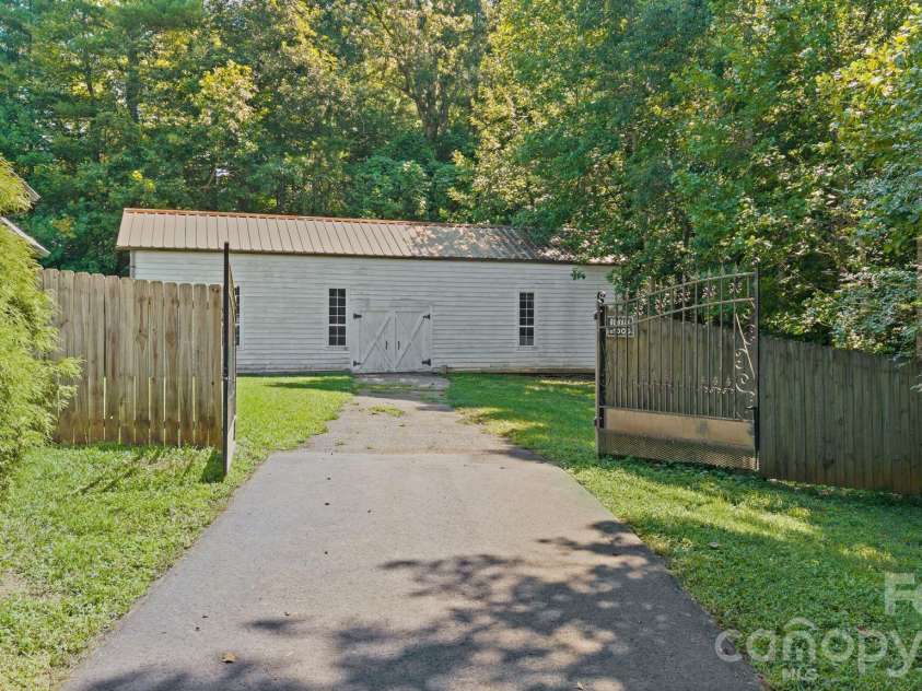 949 Dav Road, Hays, NC 28635.  MLS# CAR4421327, YatesRealty ID 48869. 