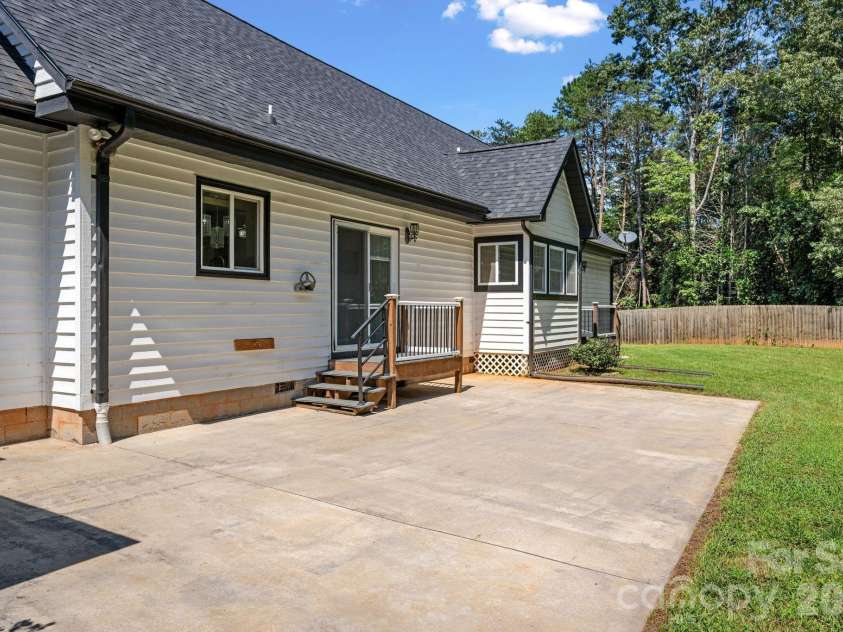 949 Dav Road, Hays, NC 28635.  MLS# CAR4421327, YatesRealty ID 48869. 