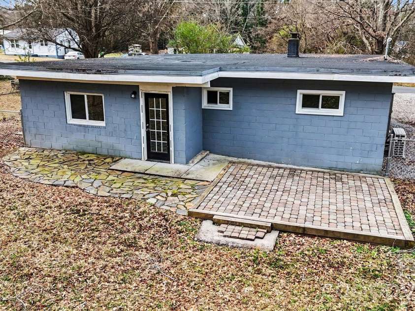 112 Lineberger Street, Stanley, NC 28164.  MLS# CAR4340100, YatesRealty ID 4887. Backyard & Patio