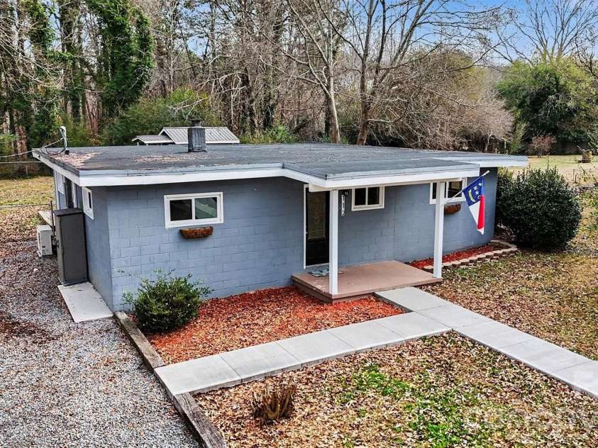 112 Lineberger Street, Stanley, NC 28164.  MLS# CAR4340100, YatesRealty ID 4887. Front Exterior