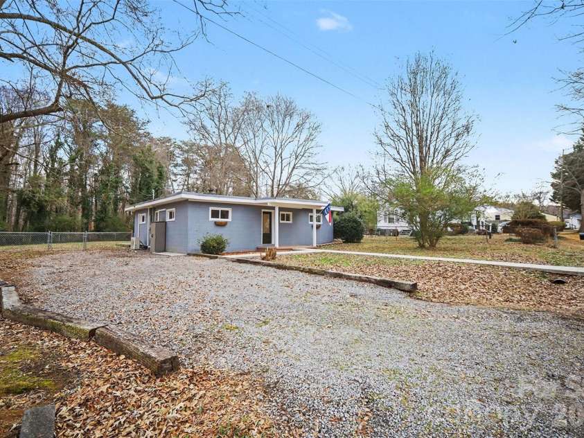 112 Lineberger Street, Stanley, NC 28164.  MLS# CAR4340100, YatesRealty ID 4887. Front Exterior & Driveway