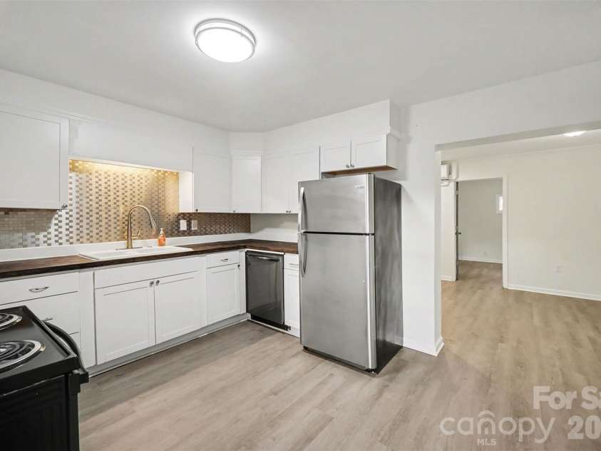 112 Lineberger Street, Stanley, NC 28164.  MLS# CAR4340100, YatesRealty ID 4887. Kitchen