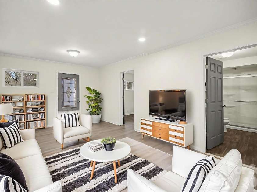 112 Lineberger Street, Stanley, NC 28164.  MLS# CAR4340100, YatesRealty ID 4887. Living Room *Virtually Staged*