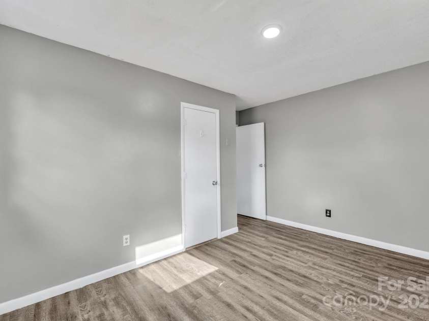 3301 10th Avenue, Conover, NC 28613.  MLS# CAR4219810, YatesRealty ID 4887. 