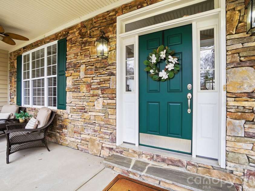 8205 Sturminster Drive, Waxhaw, NC 28173.  MLS# CAR4350070, YatesRealty ID 4887. 