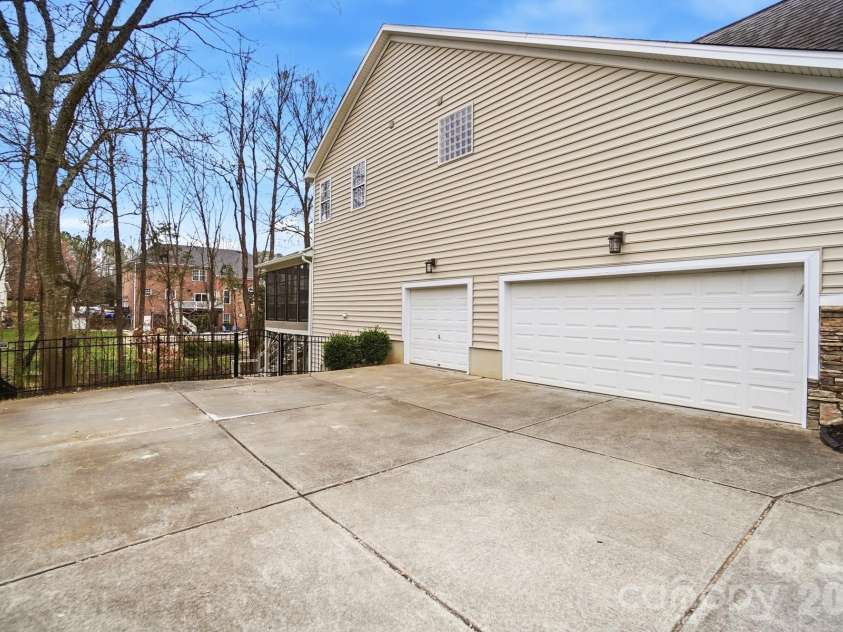 8205 Sturminster Drive, Waxhaw, NC 28173.  MLS# CAR4350070, YatesRealty ID 4887. 