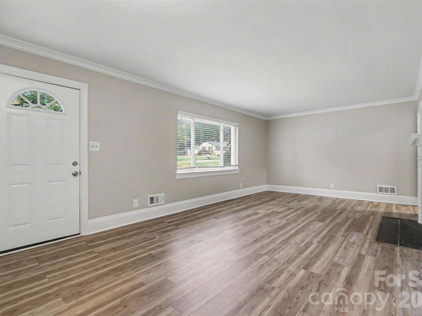 2728 Arnold Drive, Charlotte, NC 28205.  MLS# CAR4420796, YatesRealty ID 48870. 