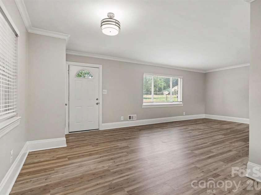 2728 Arnold Drive, Charlotte, NC 28205.  MLS# CAR4420796, YatesRealty ID 48870. 