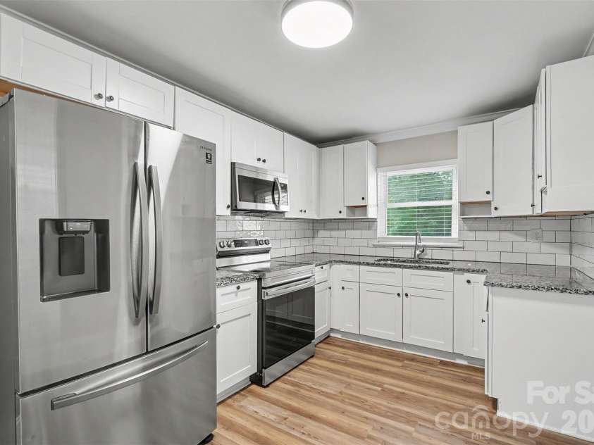 2728 Arnold Drive, Charlotte, NC 28205.  MLS# CAR4420796, YatesRealty ID 48870. 