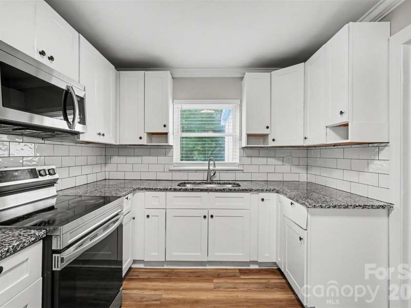 2728 Arnold Drive, Charlotte, NC 28205.  MLS# CAR4420796, YatesRealty ID 48870. 