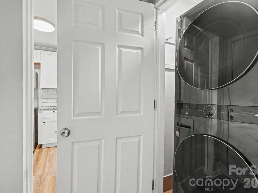 2728 Arnold Drive, Charlotte, NC 28205.  MLS# CAR4420796, YatesRealty ID 48870. 