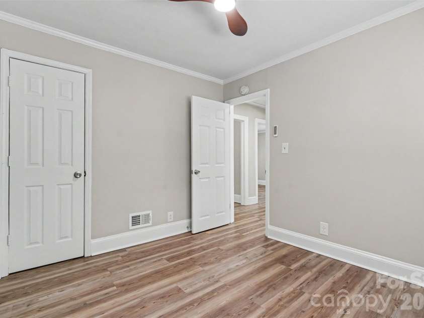 2728 Arnold Drive, Charlotte, NC 28205.  MLS# CAR4420796, YatesRealty ID 48870. 