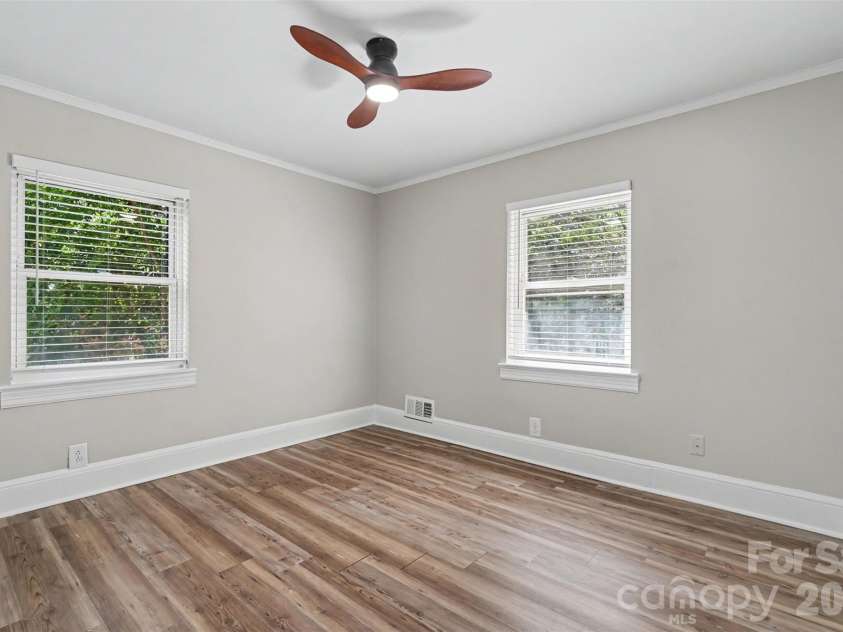 2728 Arnold Drive, Charlotte, NC 28205.  MLS# CAR4420796, YatesRealty ID 48870. 