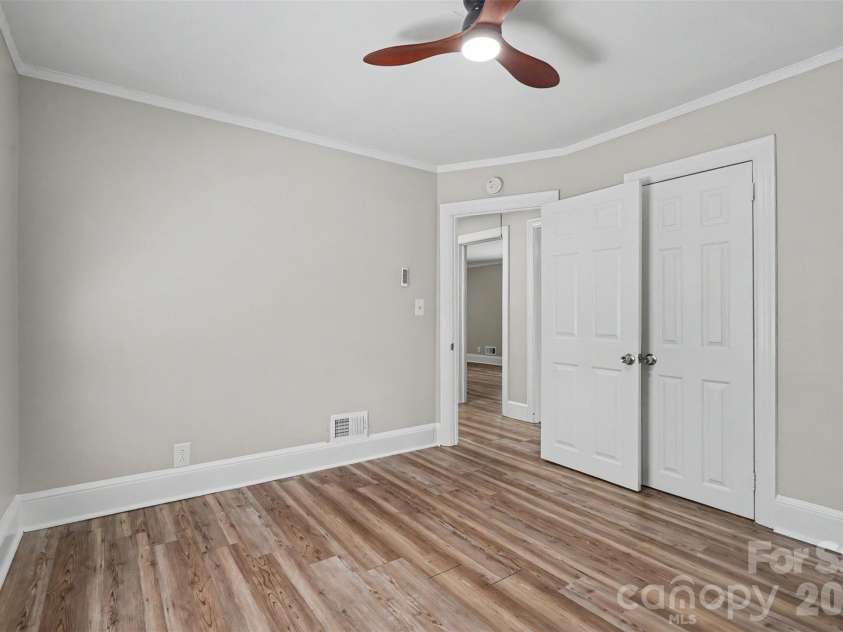 2728 Arnold Drive, Charlotte, NC 28205.  MLS# CAR4420796, YatesRealty ID 48870. 