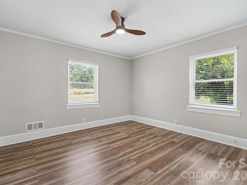 2728 Arnold Drive, Charlotte, NC 28205.  MLS# CAR4420796, YatesRealty ID 48870. 