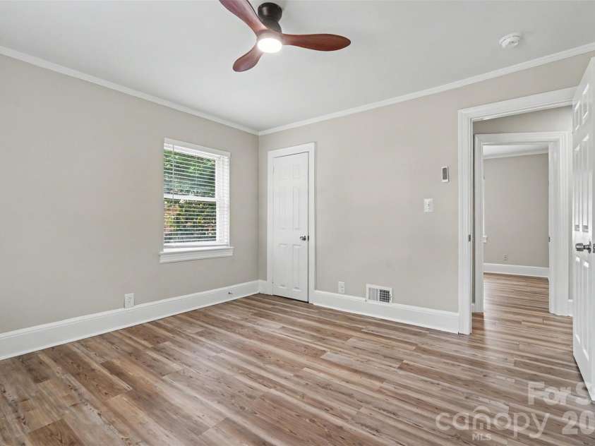 2728 Arnold Drive, Charlotte, NC 28205.  MLS# CAR4420796, YatesRealty ID 48870. 