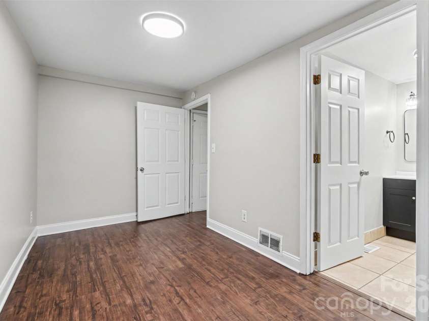 2728 Arnold Drive, Charlotte, NC 28205.  MLS# CAR4420796, YatesRealty ID 48870. 