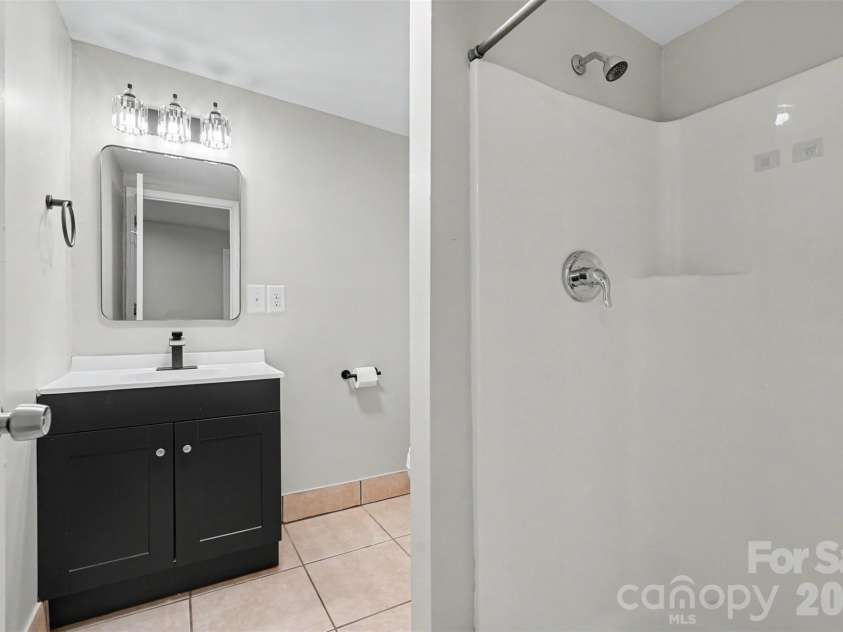 2728 Arnold Drive, Charlotte, NC 28205.  MLS# CAR4420796, YatesRealty ID 48870. 