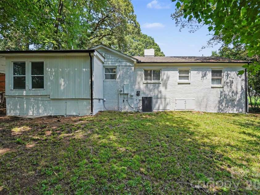 2728 Arnold Drive, Charlotte, NC 28205.  MLS# CAR4420796, YatesRealty ID 48870. 