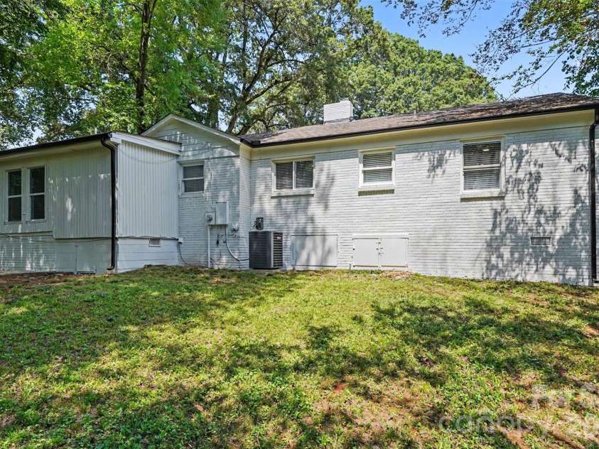 2728 Arnold Drive, Charlotte, NC 28205.  MLS# CAR4420796, YatesRealty ID 48870. 
