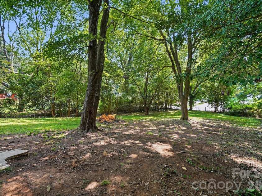 2728 Arnold Drive, Charlotte, NC 28205.  MLS# CAR4420796, YatesRealty ID 48870. 
