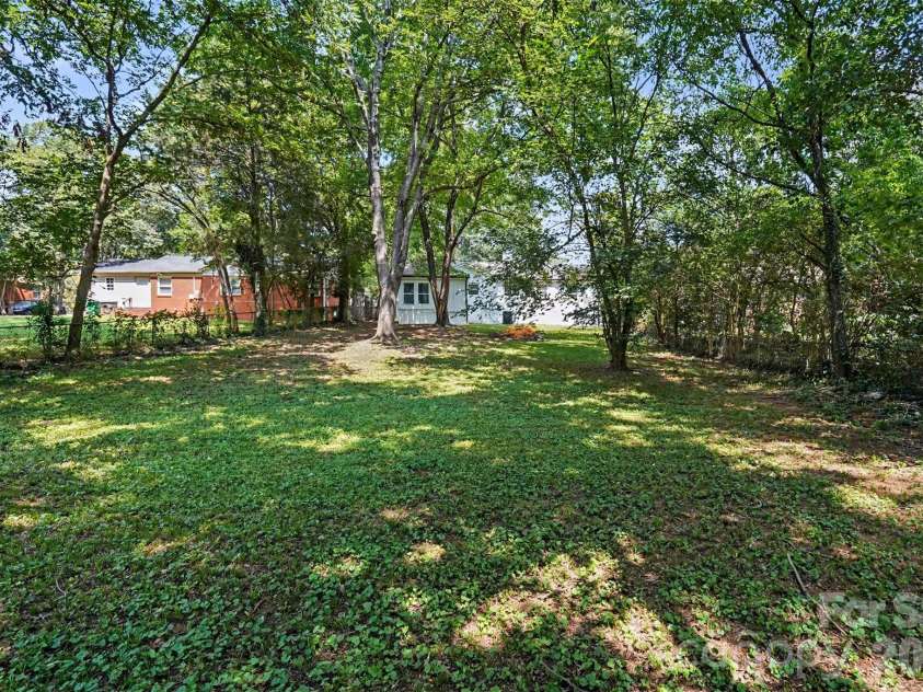 2728 Arnold Drive, Charlotte, NC 28205.  MLS# CAR4420796, YatesRealty ID 48870. 