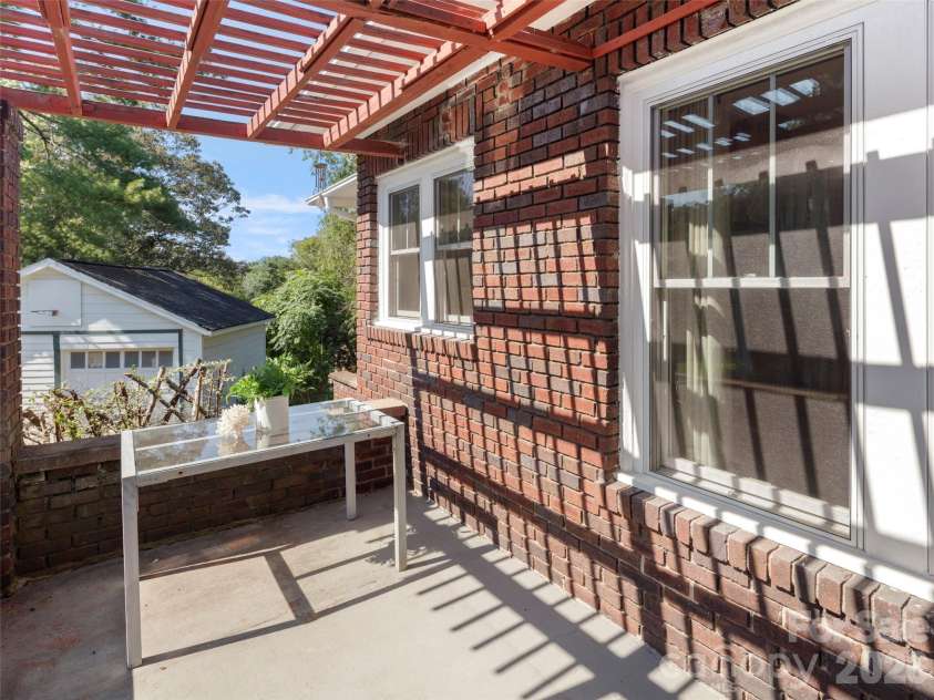 65 Longview Road, Asheville, NC 28806.  MLS# CAR4418878, YatesRealty ID 48872. 