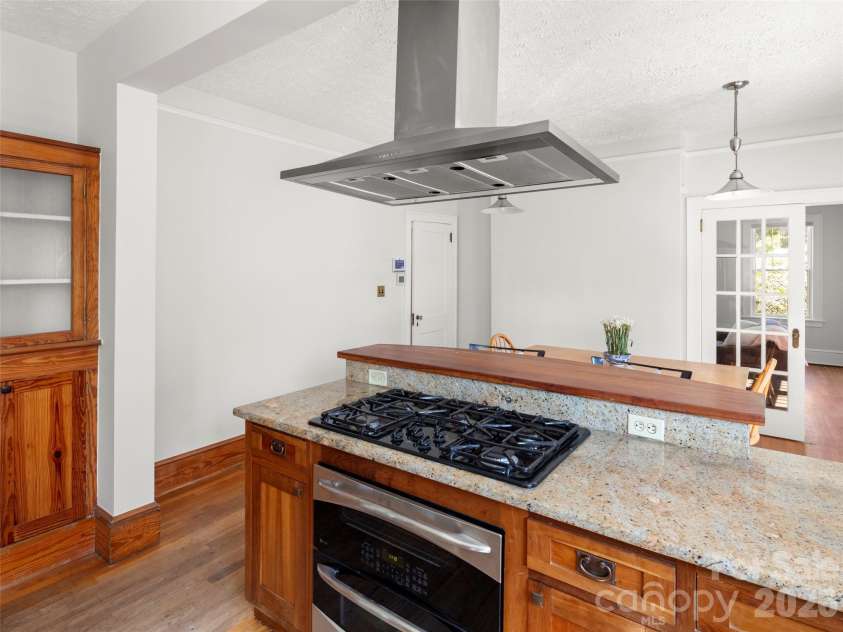 65 Longview Road, Asheville, NC 28806.  MLS# CAR4418878, YatesRealty ID 48872. 