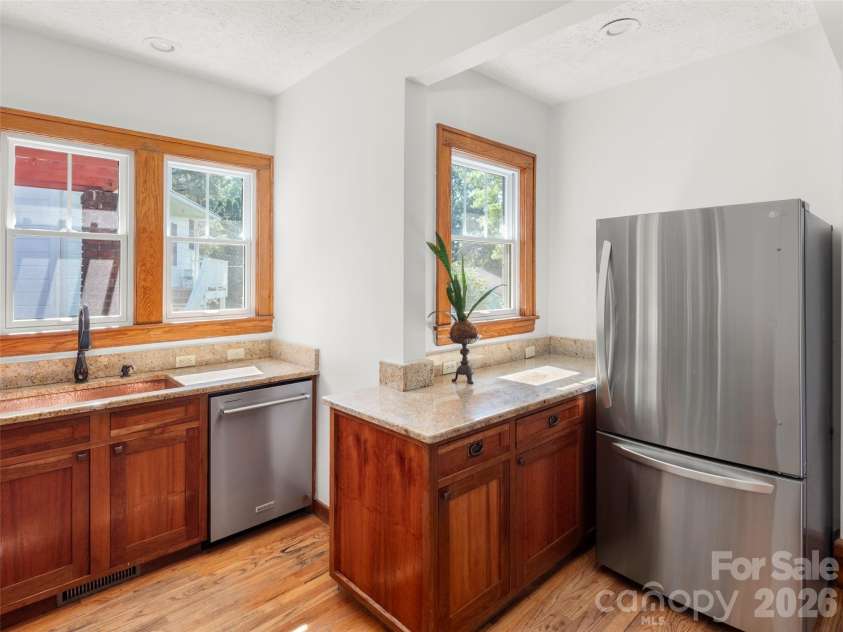 65 Longview Road, Asheville, NC 28806.  MLS# CAR4418878, YatesRealty ID 48872. 