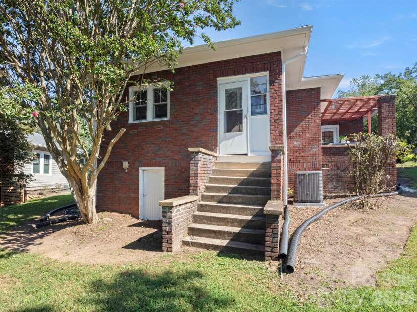 65 Longview Road, Asheville, NC 28806.  MLS# CAR4418878, YatesRealty ID 48872. 