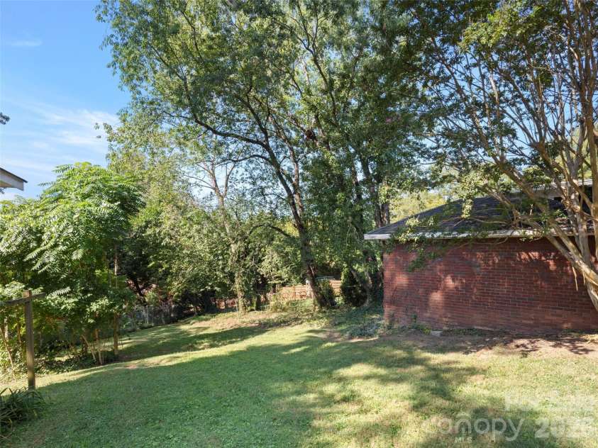 65 Longview Road, Asheville, NC 28806.  MLS# CAR4418878, YatesRealty ID 48872. 